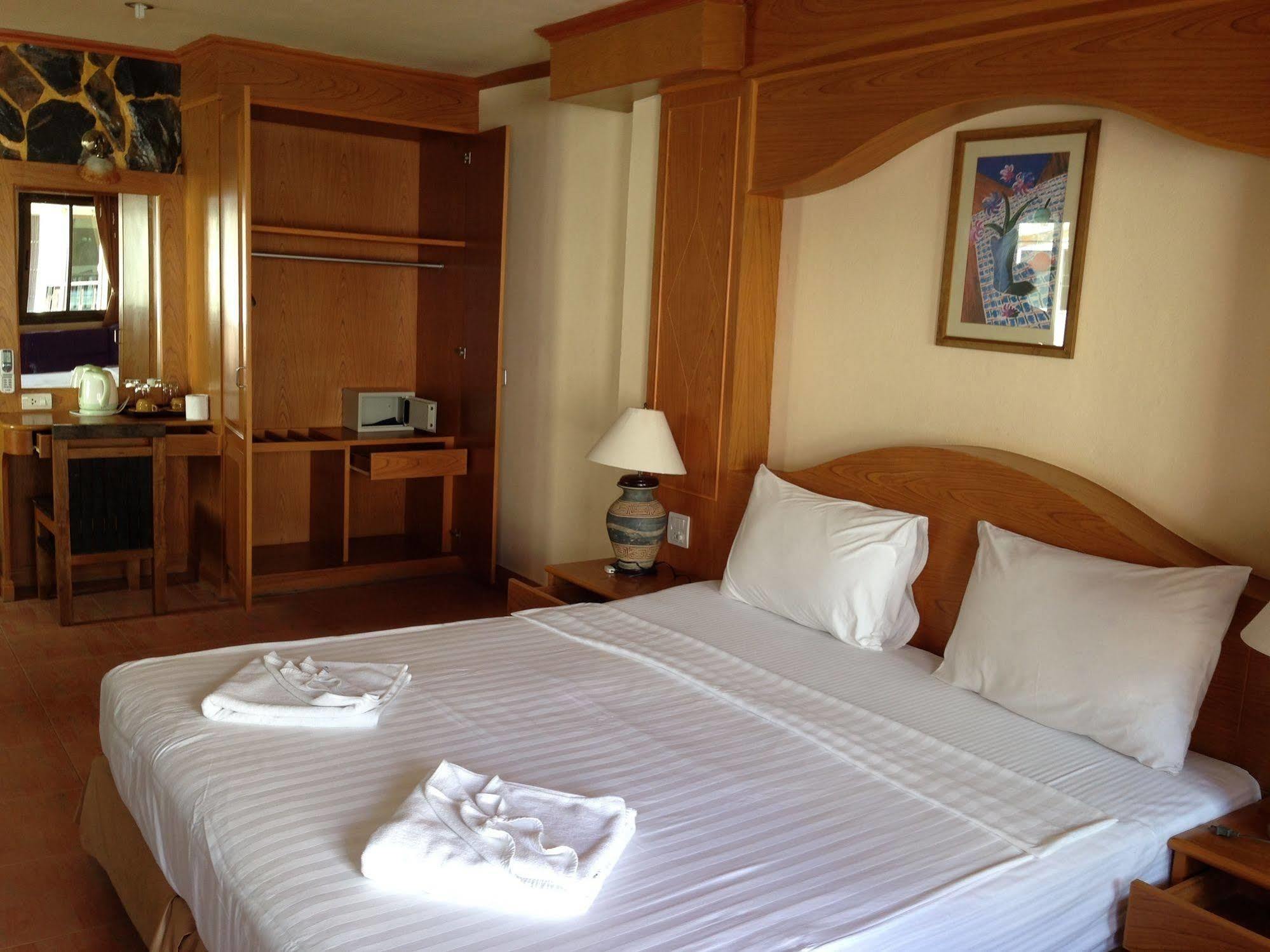 The House Patong Hotel Exterior foto