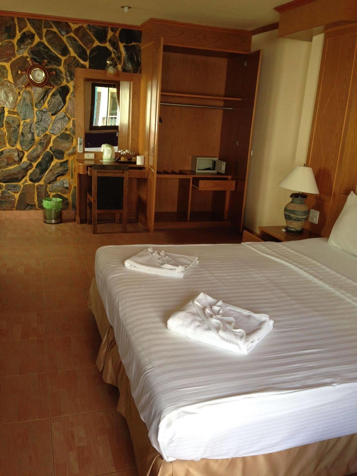 The House Patong Hotel Exterior foto