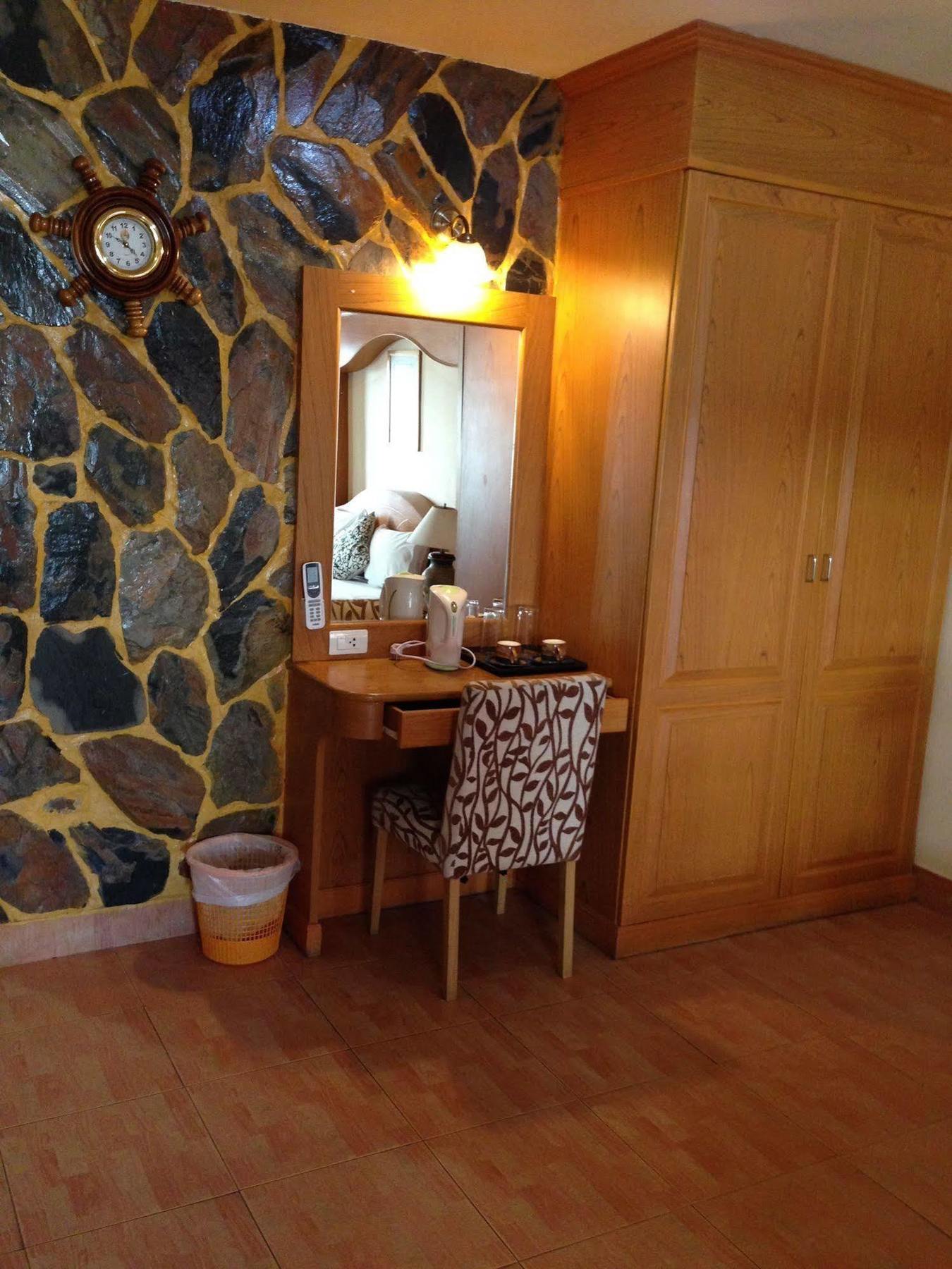 The House Patong Hotel Exterior foto