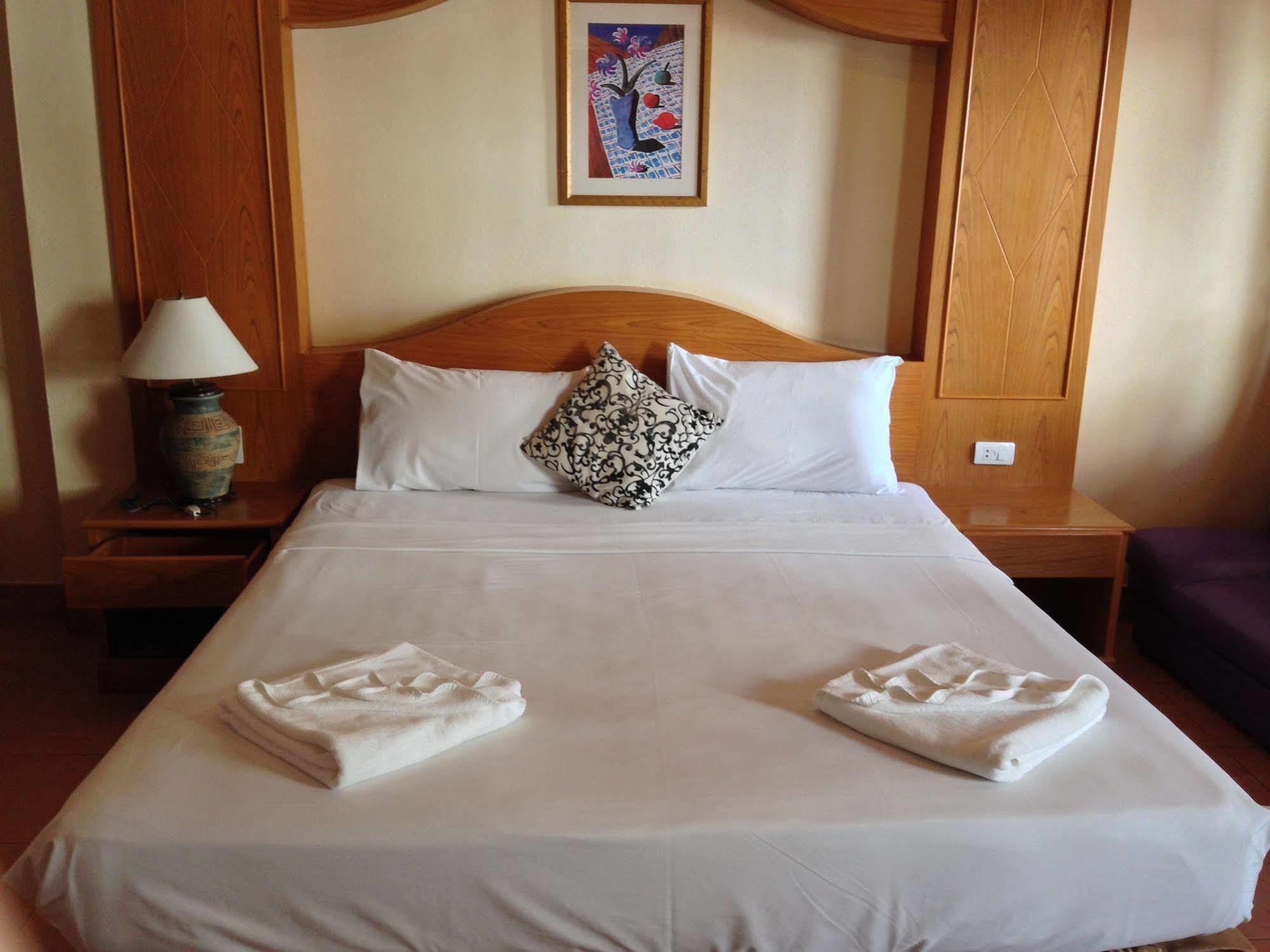 The House Patong Hotel Exterior foto