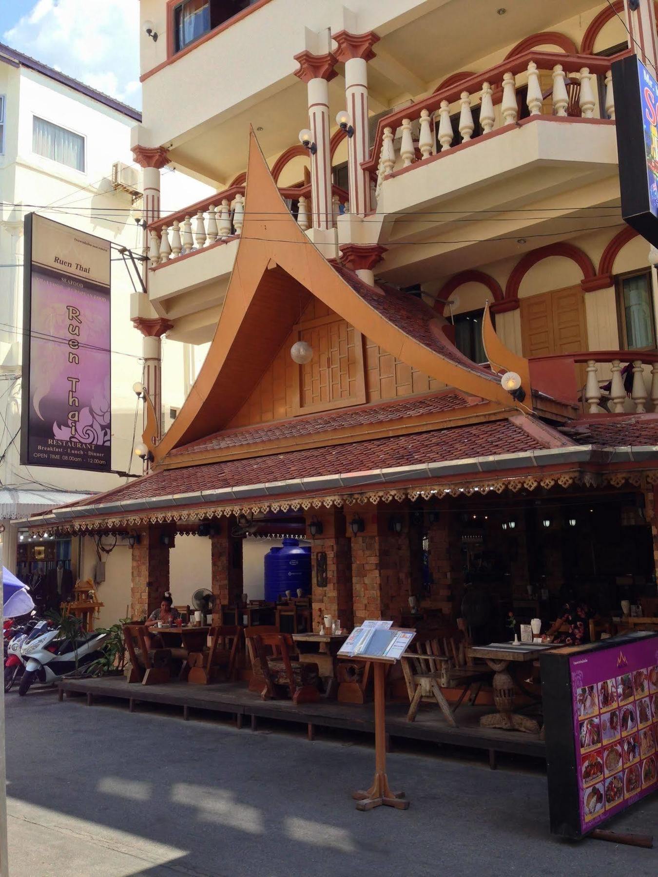 The House Patong Hotel Exterior foto