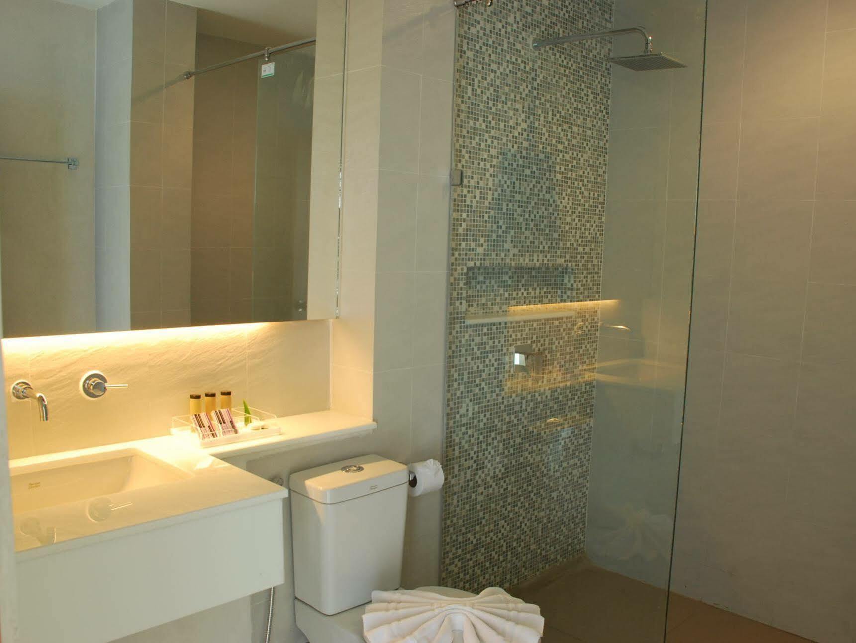 The House Patong Hotel Exterior foto